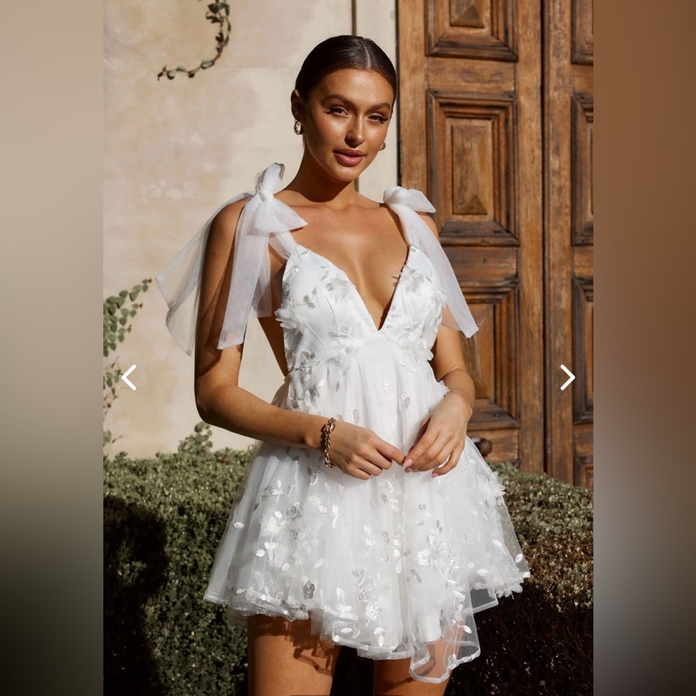 Brand: Selfie Leslie. Size: 6. Type: White mini dress.